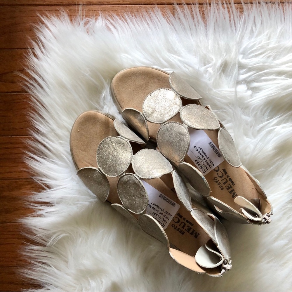 NWOT Sesto Meucci Gold Circle Sandals - Picture 2 of 7